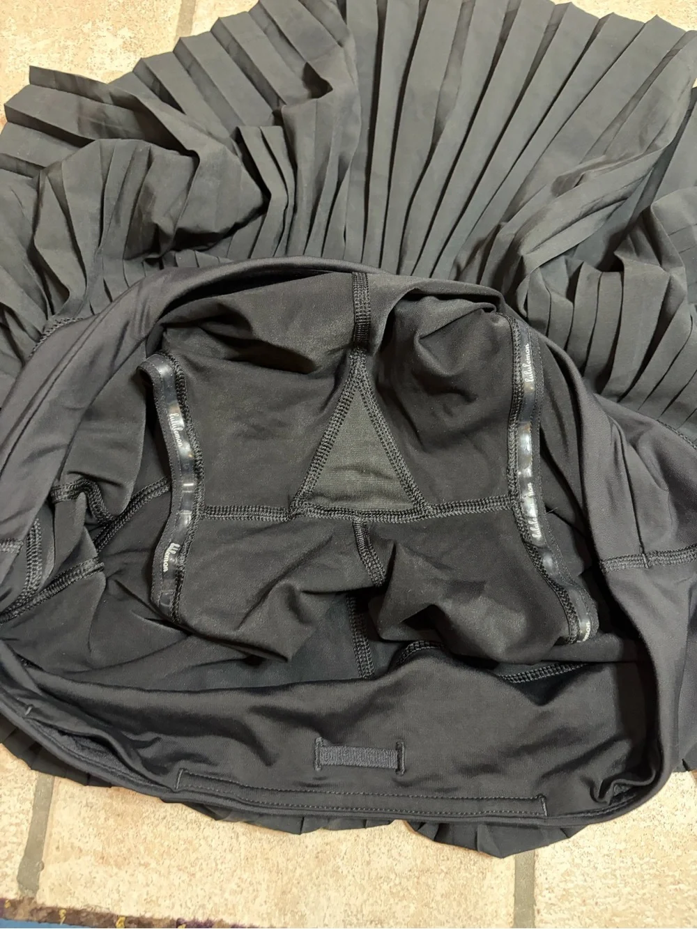 Lululemon Pleat To Street Mid-Rise Skirt 13” (Black) Size 10